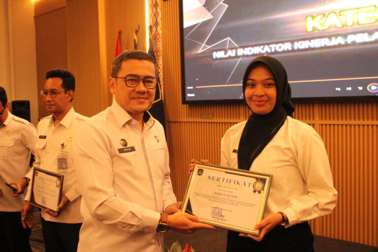 Pegawai Penerima Award Anev Kanwil Ditjen Imigrasi NTT