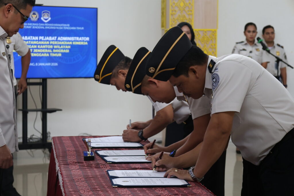 Penandatanganan Perjanjian Kinerja Bersama Kanwil Ditjen Imigrasi NTT