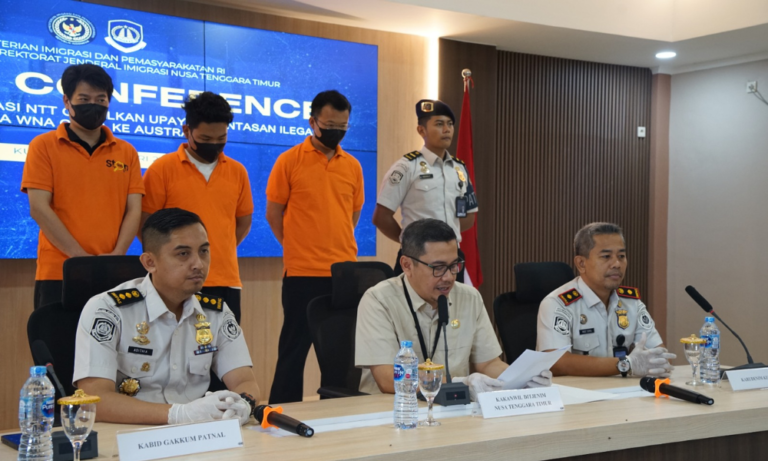 Cover Penangkapan WNA China oleh Imigrasi NTT
