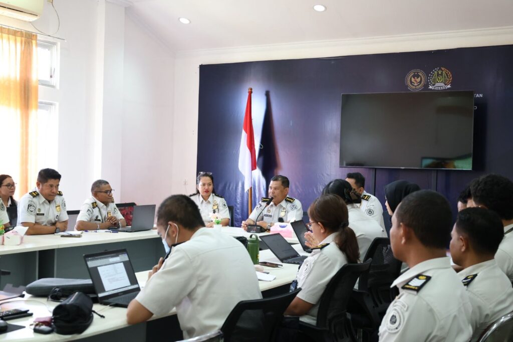 KabagTUM Kanwil Ditjen Imigrasi NTT Bersama ASN Kanim Labuan Bajo