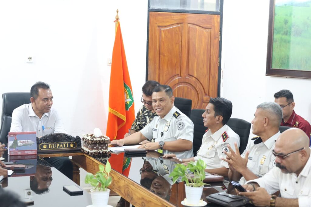 Kanwil Ditjen Imigrasi NTT dan Bupati Flores Timur