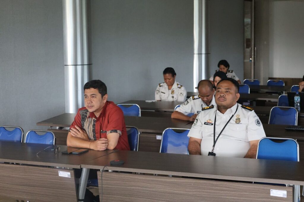 Zoom Meeting Kanwil Ditjen Imigrasi NTT pada Evaluasi ZI