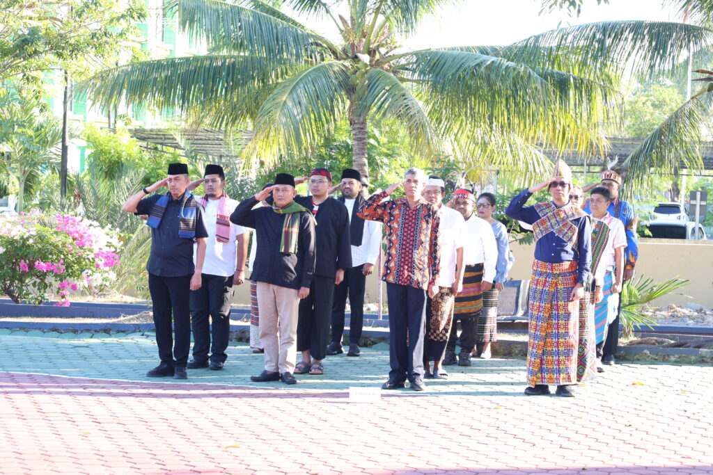Pejabat Kanwil Ditjen Imigrasi NTT dalam Upacara Hari Keluarga Nasional 2026