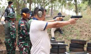 Cover Imigrasi NTT Latihan Menembak