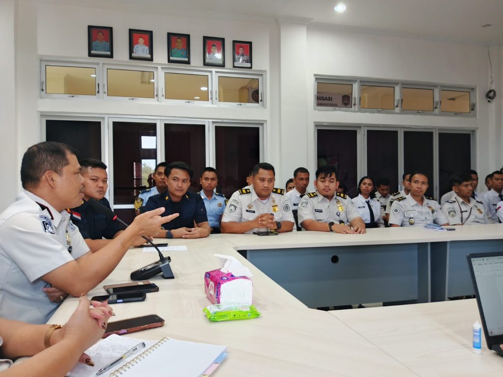 Kakanwil Ditjen Imigrasi NTT Di Labuan Bajo