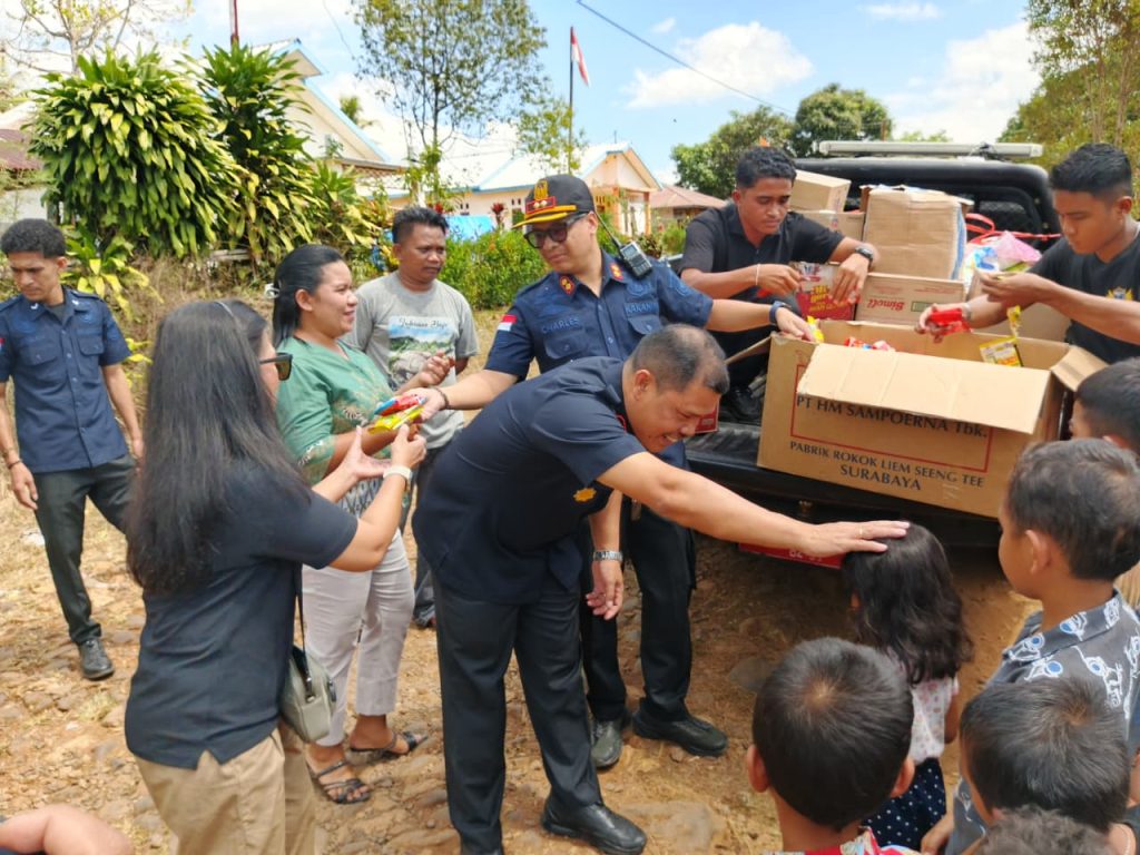 Bantuan dari Imigrasi NTT untuk Korban Gempa Flores