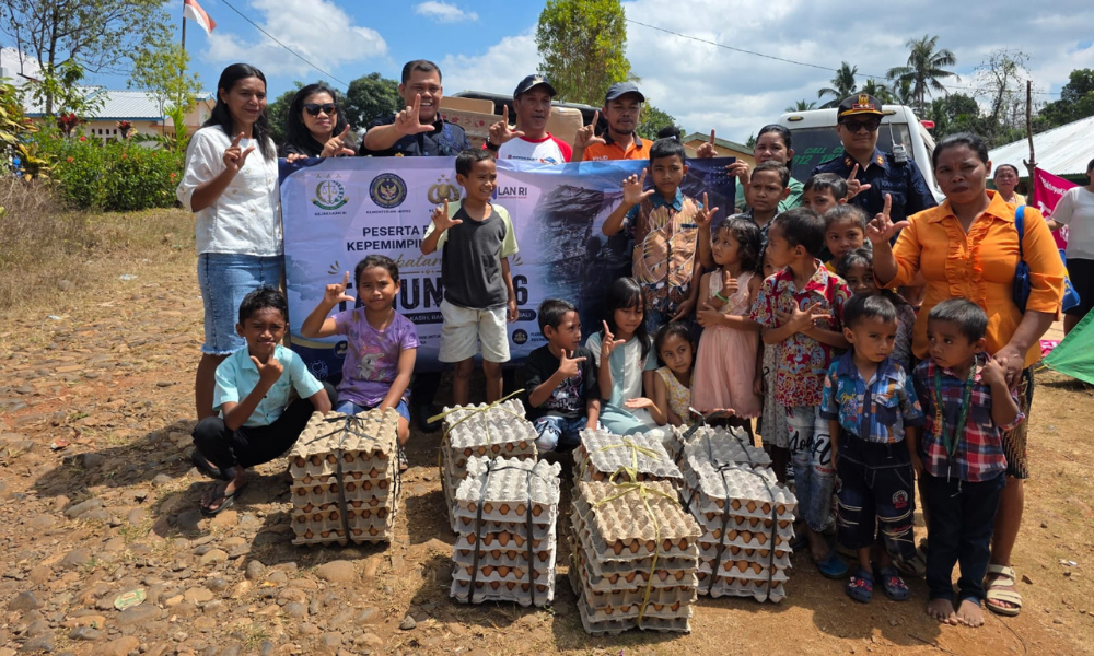Cover Imigrasi NTT Salurkan Bantuan Korban Gempa Flores