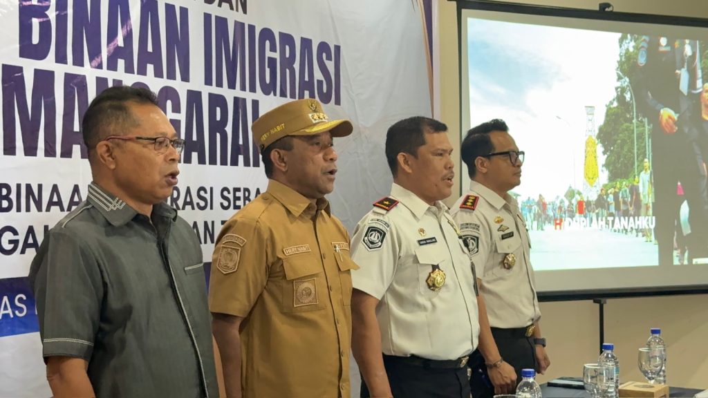 Kantor Imigrasi Labuan Bajo Hibahkan Motor untuk Desa Binaan Imigrasi NTT