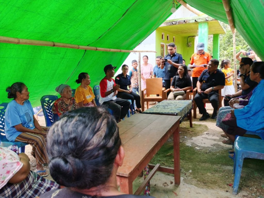 Kepala Desa Cunca Wulang dan Jajaran Imigrasi NTT