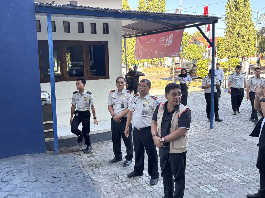 Komisi XIII DPR RI dan Kanwil Ditjen Imigrasi NTT Tijau Lokasi Gempa