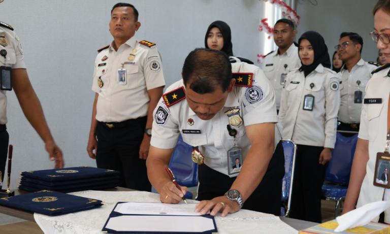 Cover Penandatanganan Pakta Integritas Panitia Penerima Taruna Taruni Imigrasi NTT