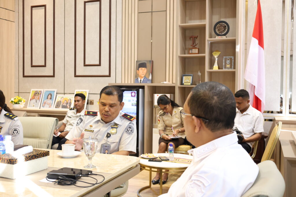 Kakanwil Ditjen Imigrasi NTT Bersama Gubernur NTT